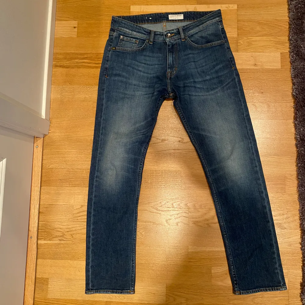 Säljer nu dessa feta tiger of Sweden jeans i nyskick. Storlek 31/30. Nypris 1200.Hör av er vid frågor !. Jeans & Byxor.
