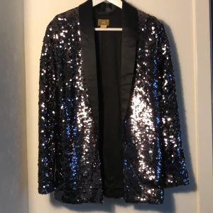 Paljettkavaj - Nyskick strl.34