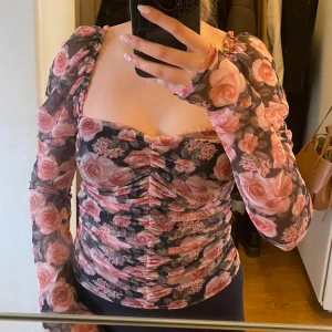 Mesh topp - Mesh topp från missguided, storlek 36. Använd ett fåtal gånger, så den är i mycket bra skick. 