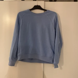 Sweatshirt  - Lite tunnare sweatshirt, knappt använd