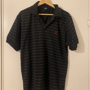 Ralph Lauren polo  - Soft raffe polo till bra pris DM för mer info eller bilder pris kan diskuteras 
