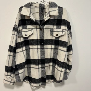 Jacka från Shein  - Fint skick🌸