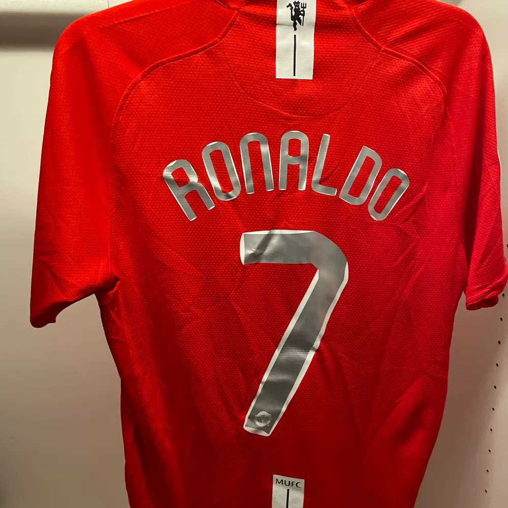 Retro Cristiano Ronaldo Manchester United fotbollströja, nmr 7. Storlek M. Tveka inte att höra av dig vid frågor!. T-shirts.