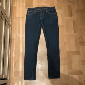 Säljer dessa jeans från Nudie | Modell: Tight Terry | Storleken på jeansen är 33/34 | Skicket på jeansen är mycket bra utan några defekter | Mitt pris: 499kr - Nypris: 1600kr | hör gärna av dig vid minsta lilla fråga! |