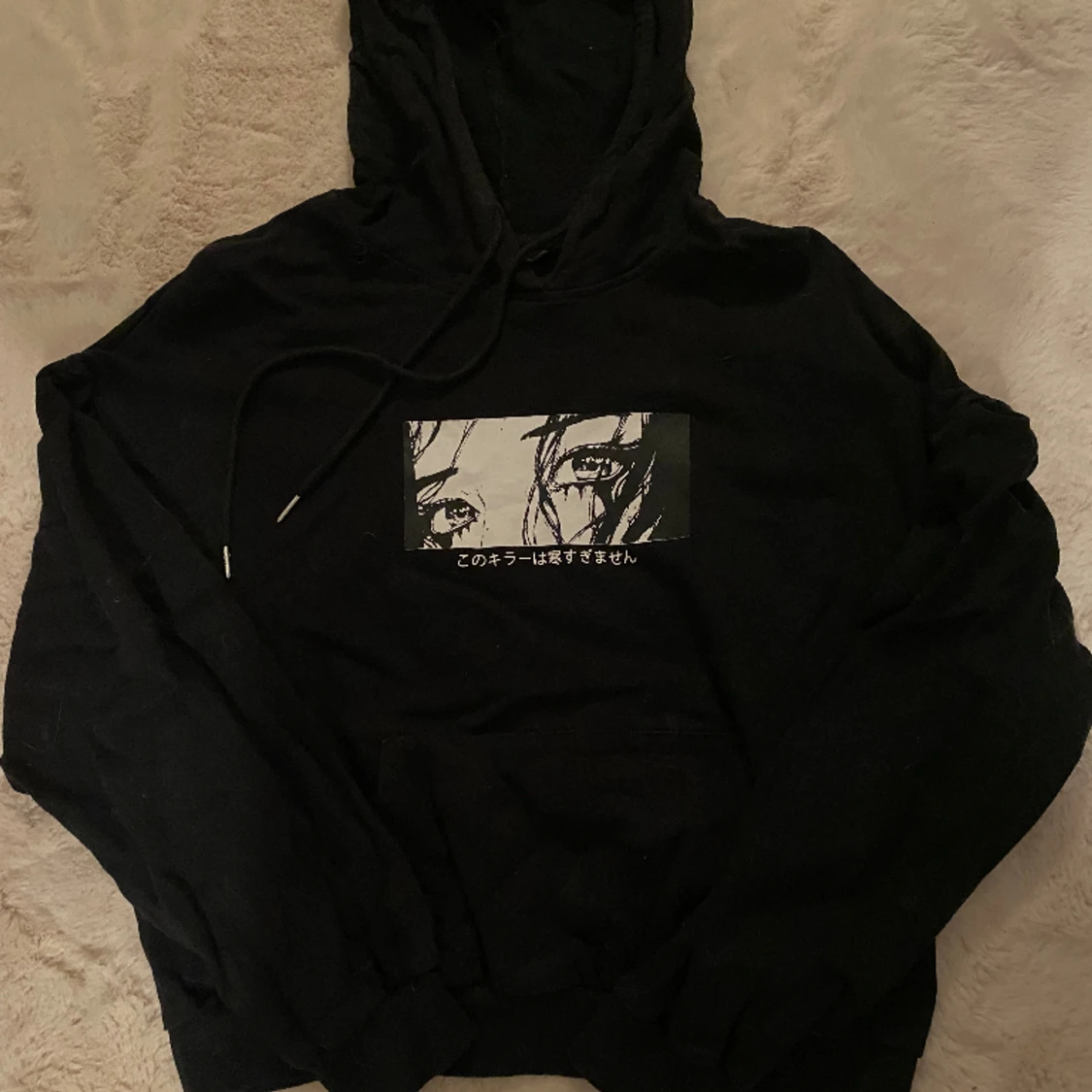 svart hoodie