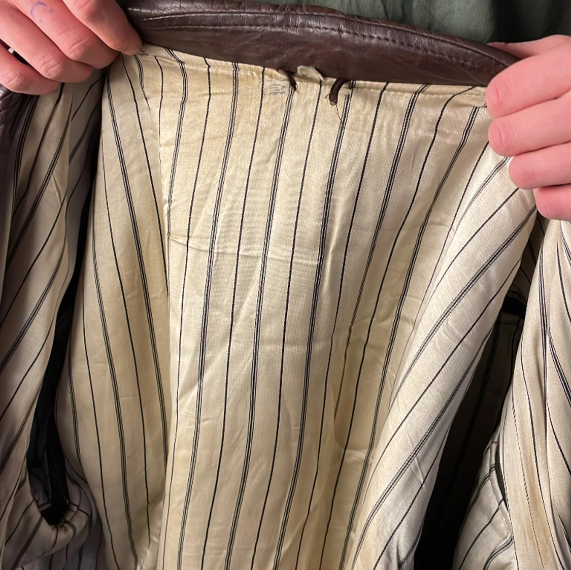 Brun skinnjacka  - 91