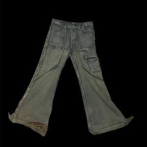 NO FAITH JEANS - As feta no faith jeans storlek L Ganska mycke heeldrag men annars inga andra skador  Priset kan diskuteras vid snabb affär 