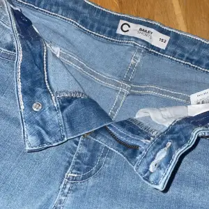 Jeans shorts från Cubus, aldrig använt. Mid/high waist  Pris kan diskuteras 