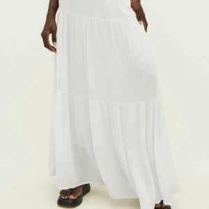 Långkjol  - Så fin Långkjol som är helt slutsåld! Använd 2 gånger 