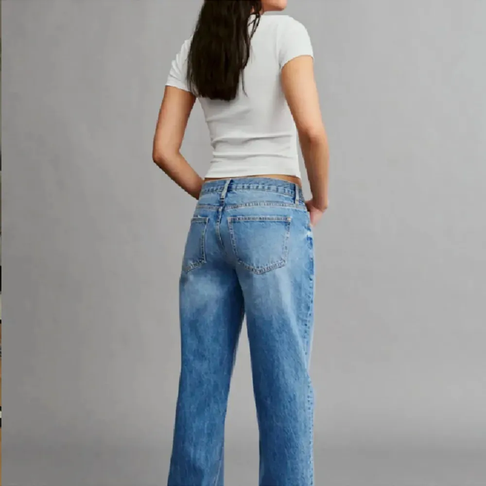 Supersnygga jeans! Använda en gång! Köpta för 500kr😍 Som nya💛. Jeans & Byxor.
