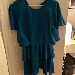 Blå klänning från Zara i storlek xs 