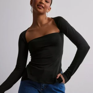 Topp Nelly  - Helt ny med prislapp ordinarie pris 349