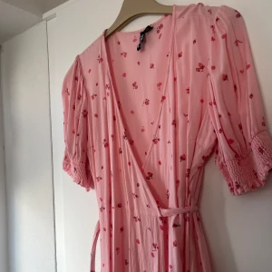 Söt sommarklänning - Condition: Oanvänd Storlek: Womens M