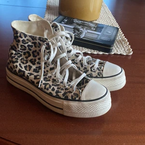 Converse leopard - Bra skick använda fåtal gånger