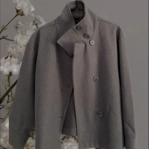 Populär jacka Gina tricot - Populär vårjacka från Gina tricot Storlek M Köpt i höstas 