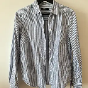En skjorta ifrån Gina tricot som ja köpte ifrån Arkivet i Stockholm. storleken är 36  ser som ny ut 