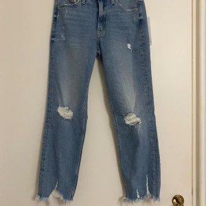 Girlfriend jeans petite - NY - Oanvända nya med lappar. Girlfriend fit modell - PETITE.