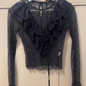 Spetsblus från zara - Köptes för ungefär 2 år sen men använt den ungefär 4 gånger. Storlek xs 