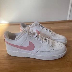 Rosa Nike-sneakers - Helt nya Nike-sneakers, säljer pga de inte passar mig💕