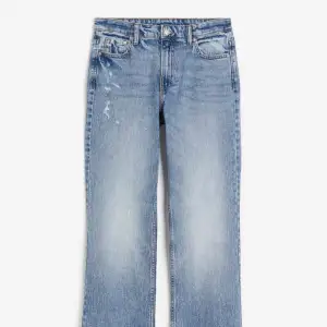 Dessa super fina jeans ifrån hm, använda 1 gång,tvättade,i strl 40. Jeansen är superfina och sitter fint vid rumpan, jag är 170 cm och de passar även på dig som är längre och kortare. Säljer dessa för endast 350kr och ni står för frakten🥰