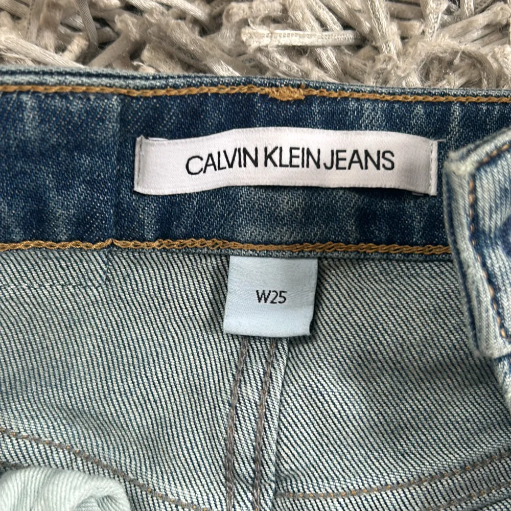 Skitsnygg jeanskjol från Calvin Klein  Nypris 800kr. Kjolar.
