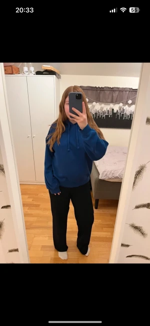 Blå hoodie  - Superfin mörkblå hoodie från zara som inte kommer till användning❤️