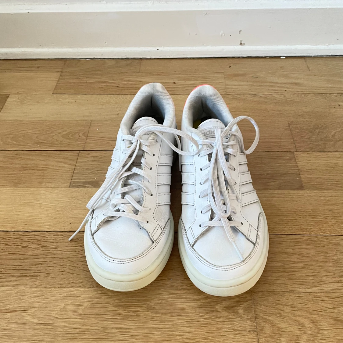 Adidas sneakers skor