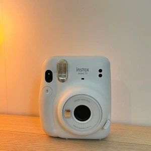 Fujifilm Instax mini 12 - Har använts enstaka gånger & är i princip i nyskick! Fungerar som den ska. Vid intresse kan pris diskuteras! 