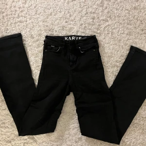 Bootcut jeans  - De är sparsamt använda och har nu blivit för små och därav inte kommer till användning. De är i storlek xs men skulle säga att de även passar xxs. Skriv för frågor/fler bilder mm💖