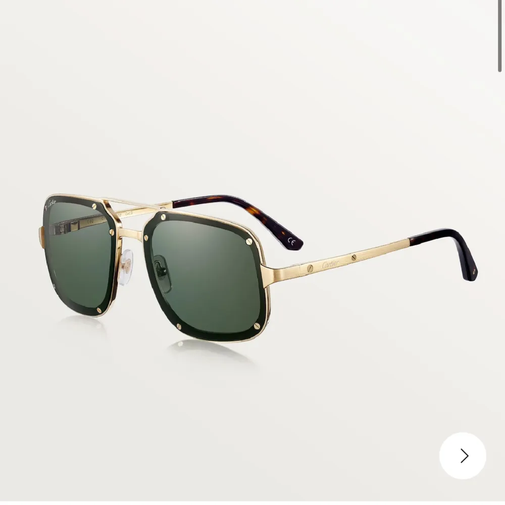Snygga solglasögon till sommaren för män, köpta i Köpenhamn och är i nyskick. Köpta för 8,500DKK (13 300 svenska). Alltså säljs för mer än halva priset så passa på.. (kvitto finns) 😎. Accessoarer.