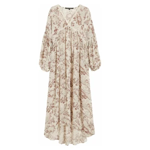 Drömklänning!  - Så fin långklänning från Vintage Stories. Vackra ärmar och virkade detaljer. Utan underklänning. Passar både till vardags och fest i sommar 🌸💓Är i perfekt skick! 