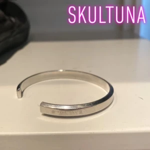 Skultuna👑 - Stilrent armband från skultuna! Köpt för 1000kr på deras hemsida, mitt pris 499kr!