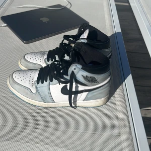 Jordan 1 University blue - ÄKTA, Något använda Sällsynta Jordan 1 Nypris 7999 kr 2021