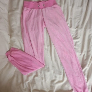 Mjukisbyxor - Super sköna, saknar snöre annars inga defekter🫶🏼