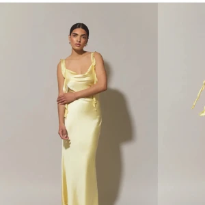 Gina gul satinklänning  - HELT SLUTSÅLDA satin frill dress från Gina Tricot!💃🏽 perfekt till balen eller som sommarklänning🌟 Helt ny, endast öppnad från paketet! Tar bort annonsen om den inte köps ASAP 🙏🏼🥂 om många är intresserade kontakta mig och buda!