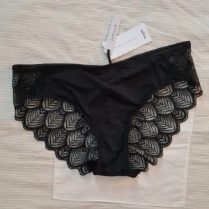 Spetstrosa Change Lingerie strl 38 - Strl 38 Ny spetstrosa modell Fleur tai från Change Lingerie. Nypris 289:-