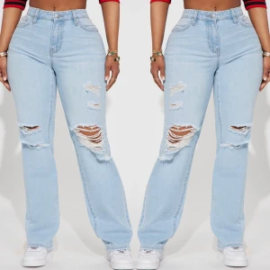 Jeans från fashionnova  - Snygga jeans från fashionnova! Helt nya med prislapp på. Dom är snart små för mig då jag håller på med gymmet. 