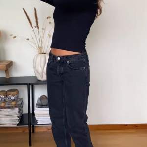 Lågmidjade svarta jeans från lager 157 i modell ”icon” har bara använt 1 gång