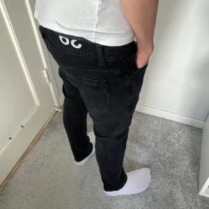 Dondup George - Hej! Säljer nu dessa sjukt snygga dondup jeans som är perfekta till våren och sommaren | Modellen är George | Storlek 29 | Skick: 10/10 | Ny pris: 3600 kr, Säljs för 999 kr