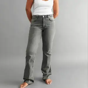 Jätte fina gråa jeans från Gina som inte kommer till användning längre. Inga defekter, vid frågor kom privat❤️