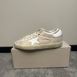 Golden Goose  - Helt nya Golden Goose i storlek 40,41,42,43,44,45