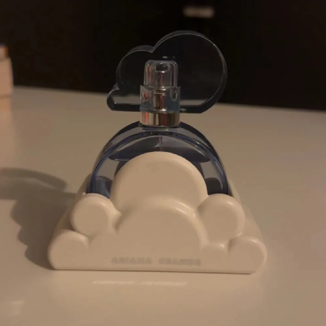 Cloud - Ariana Grande - 90