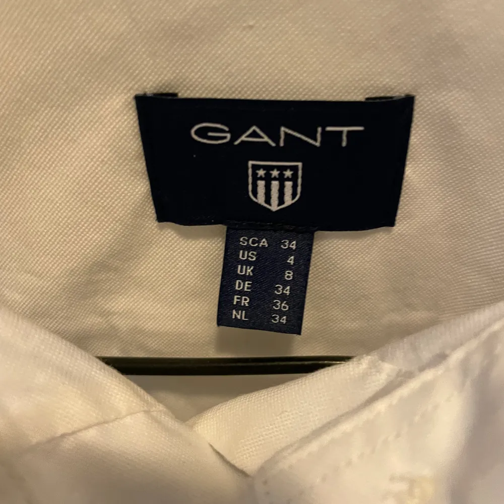 Gant Skjorta, använd 1 gång. . Skjortor.