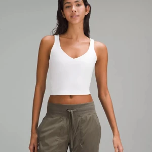 Lululemon align top - En så fin träningstop från lululmeon utan några fläckar i stolek 2 som motsvarar xs. Lånade bilder kontakta vid frågor 💗 