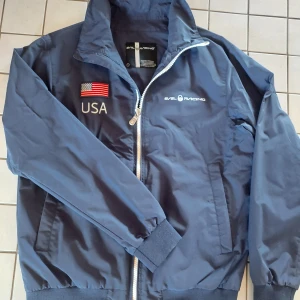 Jacka Sail Racing - Är i bra skick, vår, sommar jacka.