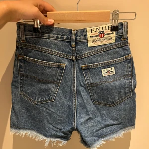 Jeansshorts  - Säljer dessa fina jeans shorts. Dem är för små på mig så kan inte visa bild på ❤️‍🔥😊 nästan aldrig använda!