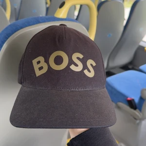 Hugo boss keps - Tjena säljer en Hugo boss keps använt skick ändå riktigt fet 