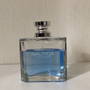 Säljer samples av Nautica voyage - Nautica voyage är en fräsch sommar doft. 5ml = 15kr. 10ml = 29kr