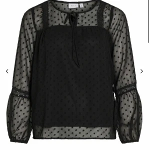 Vila - Blus - Blus i helt nytt skick, haft en gång och kommer inte till användning ❣️❣️