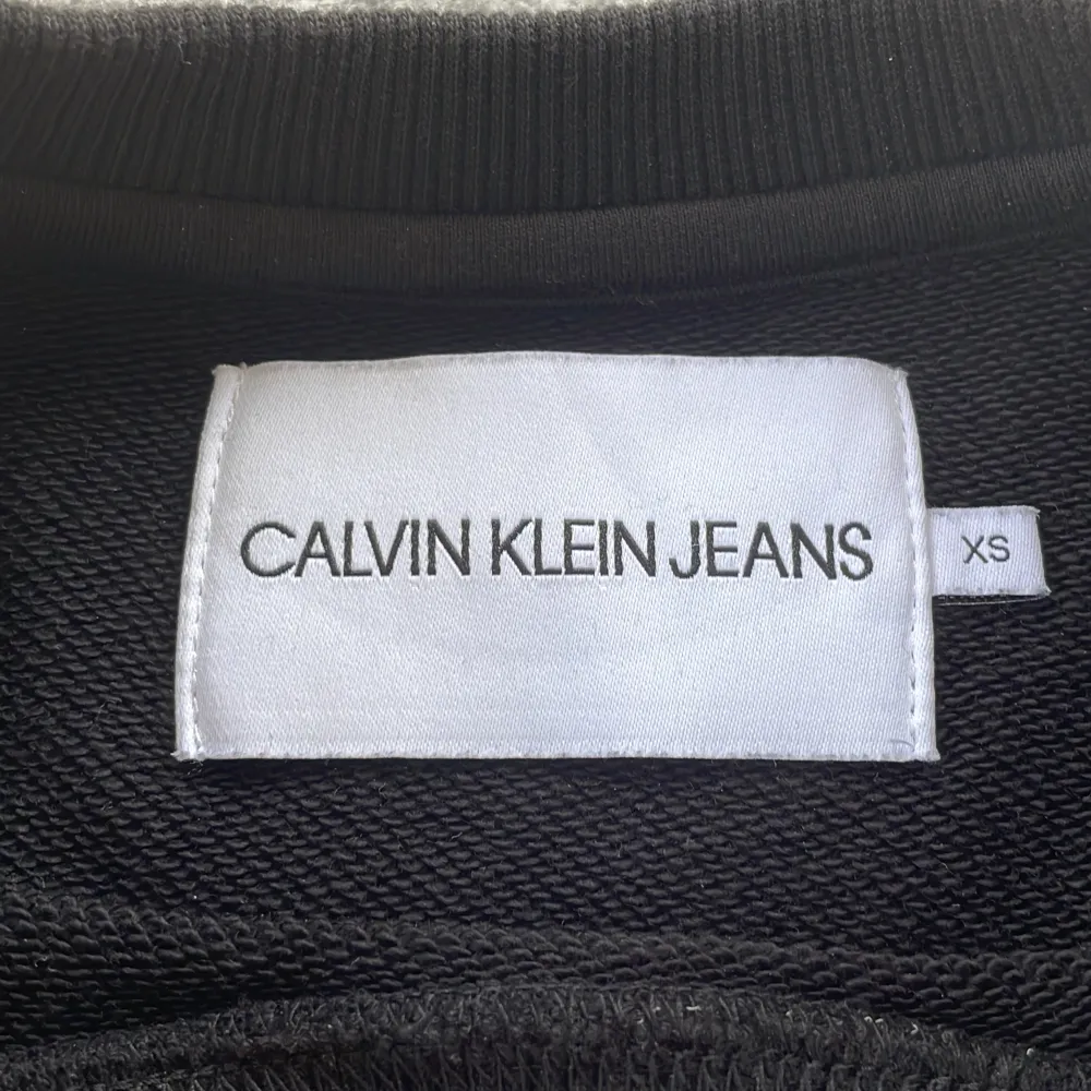 En helt oanvänd calvin klein jeans tröja 10/10 skick Köpt för ett tag sedan men inte haft tid att använda den. Tröjor & Koftor.